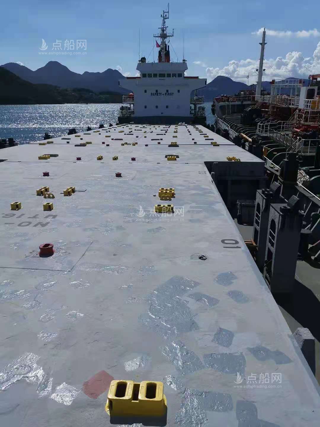 出售215箱集装箱船