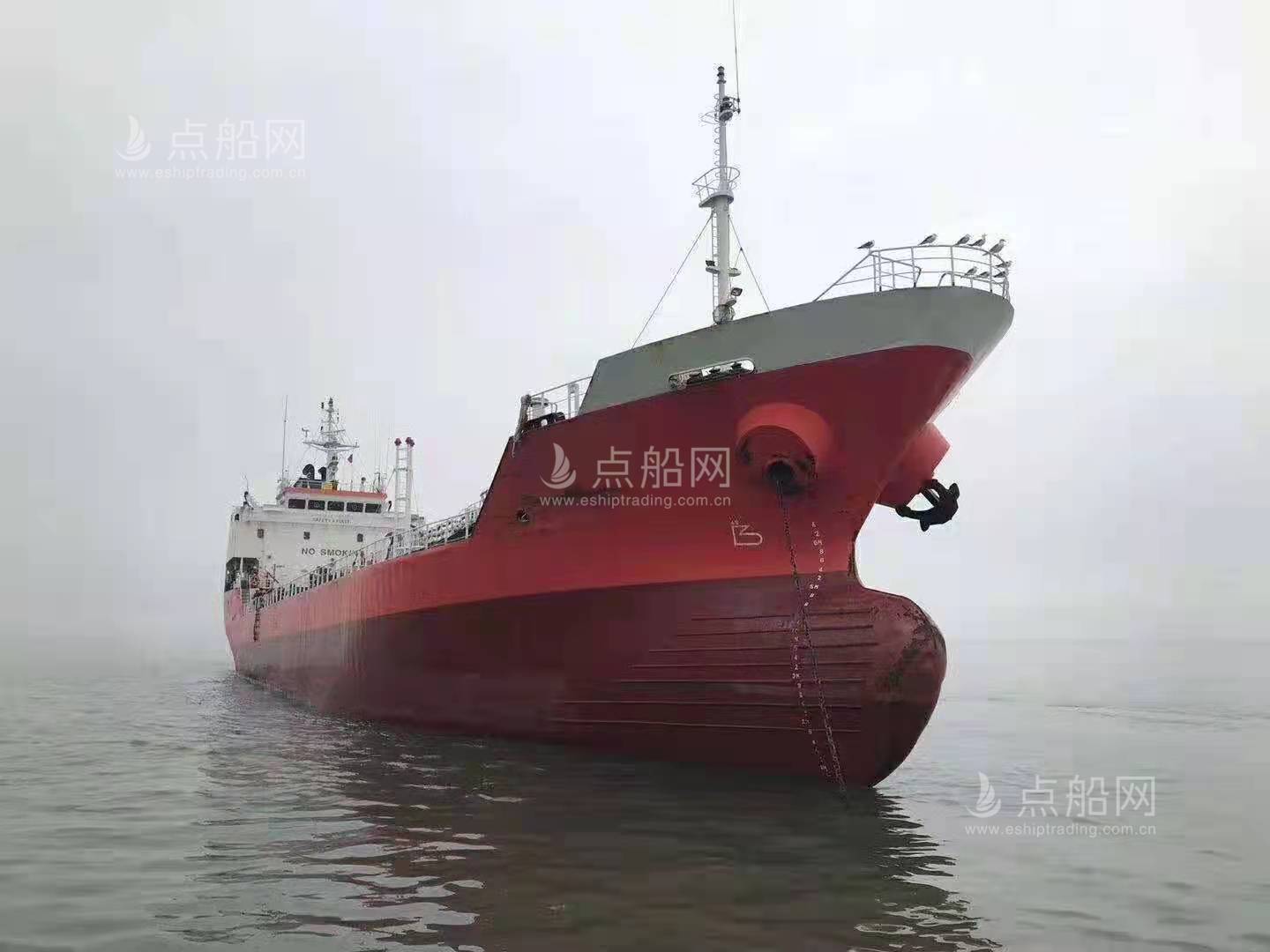 出售3399吨成品油船