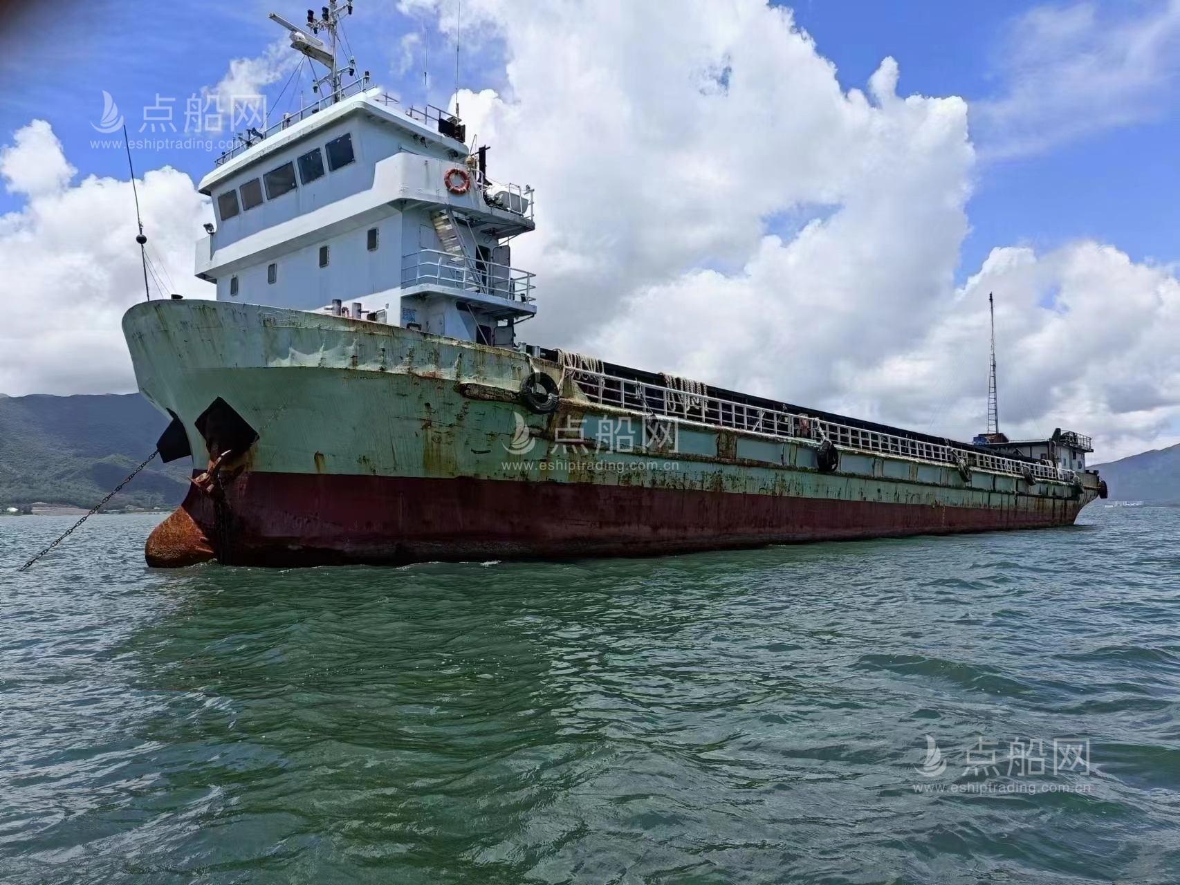 出售240箱集装箱船