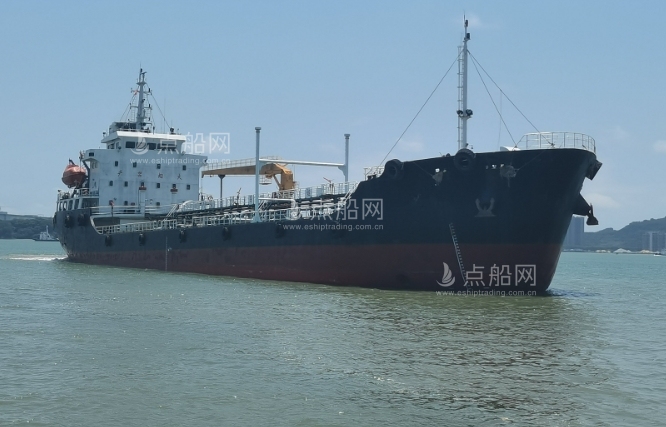 出售3800吨成品油船