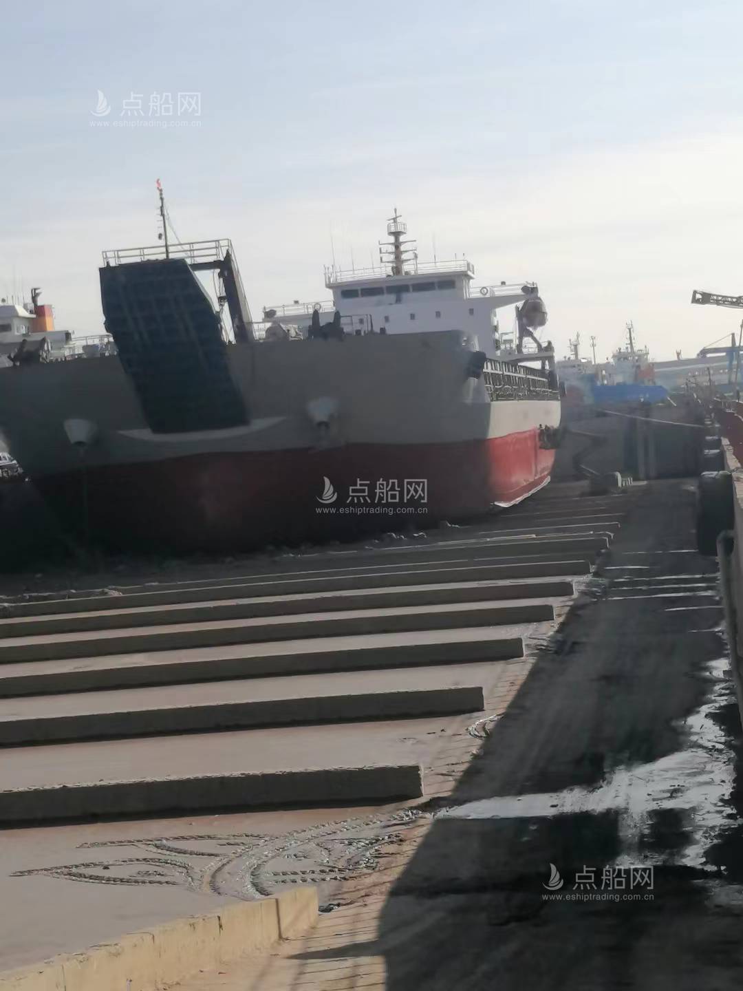 出售8081吨甲板货驳