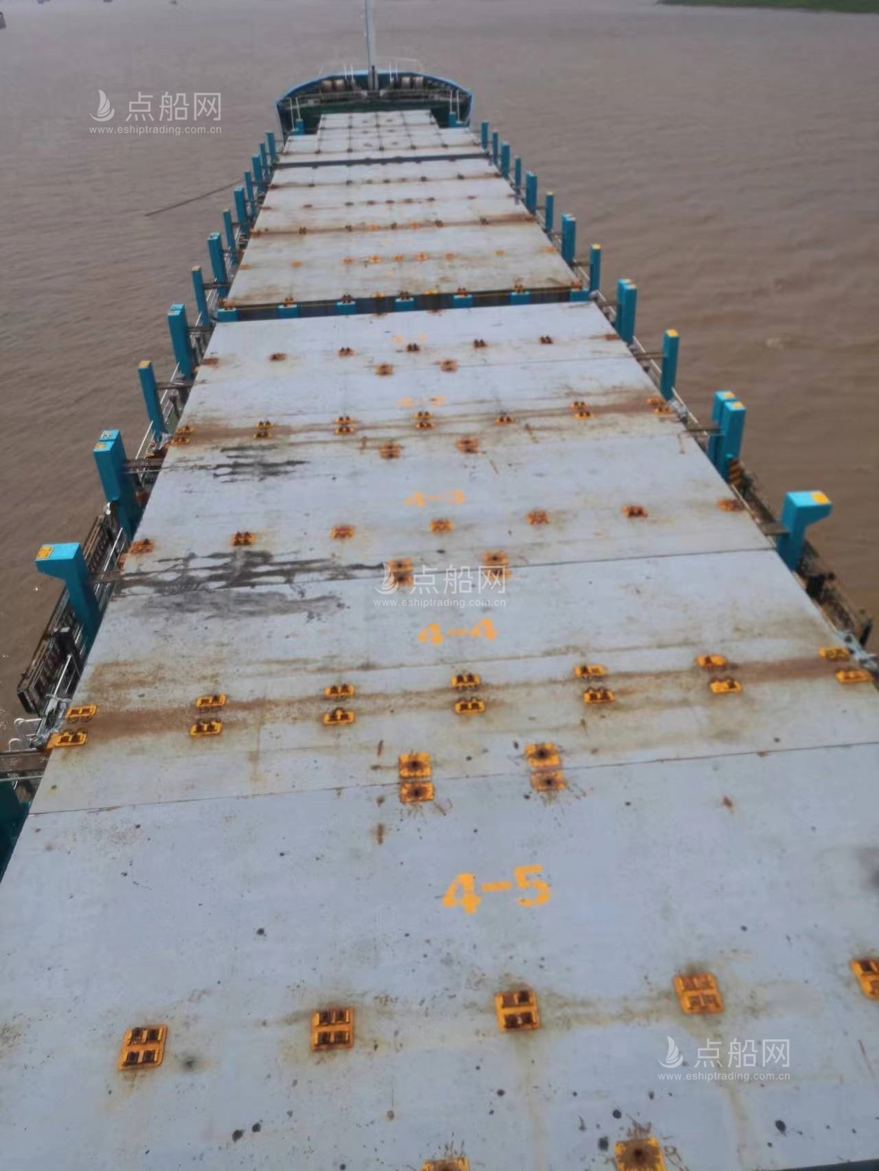 出售720箱集装箱船