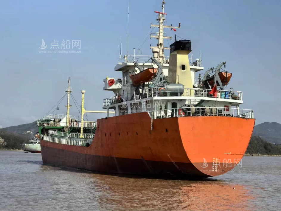出售3160吨成品油船