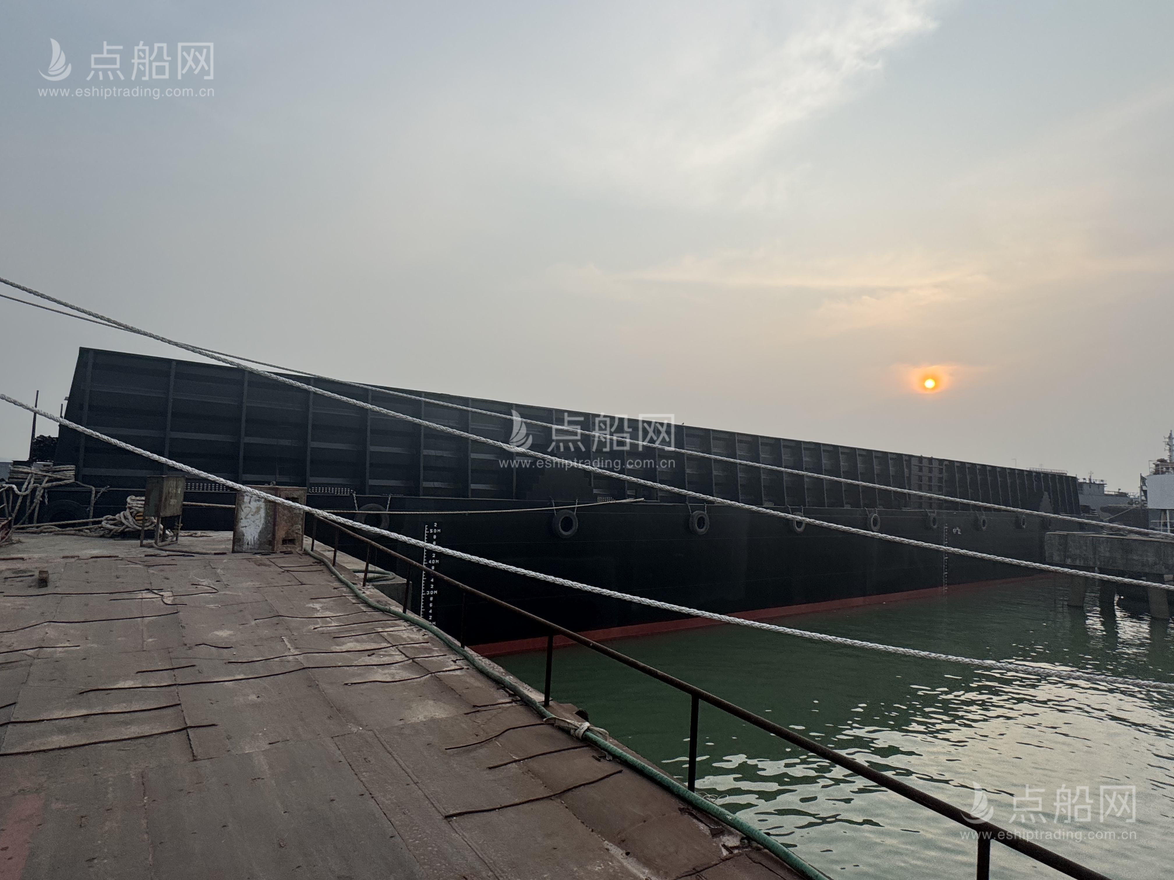 出售310尺无动力驳船