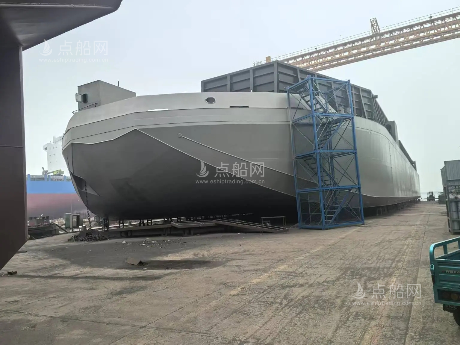 出售310尺无动力驳船