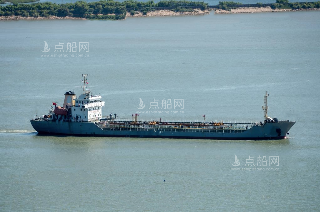 出售4500吨成品油船