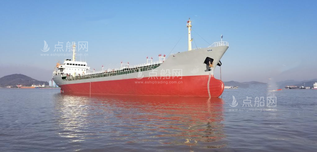 出售7042吨成品油船