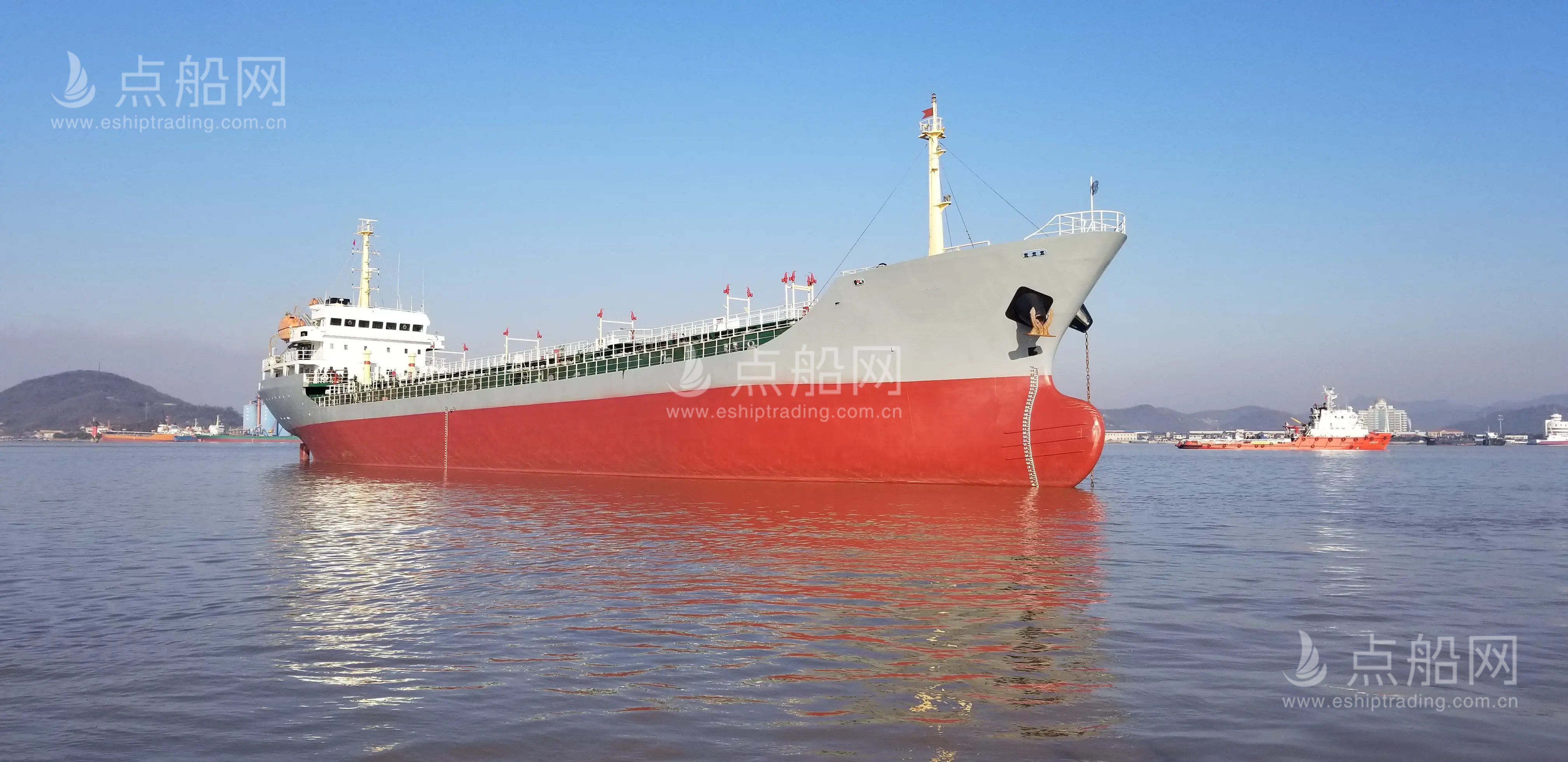 出售7042吨成品油船