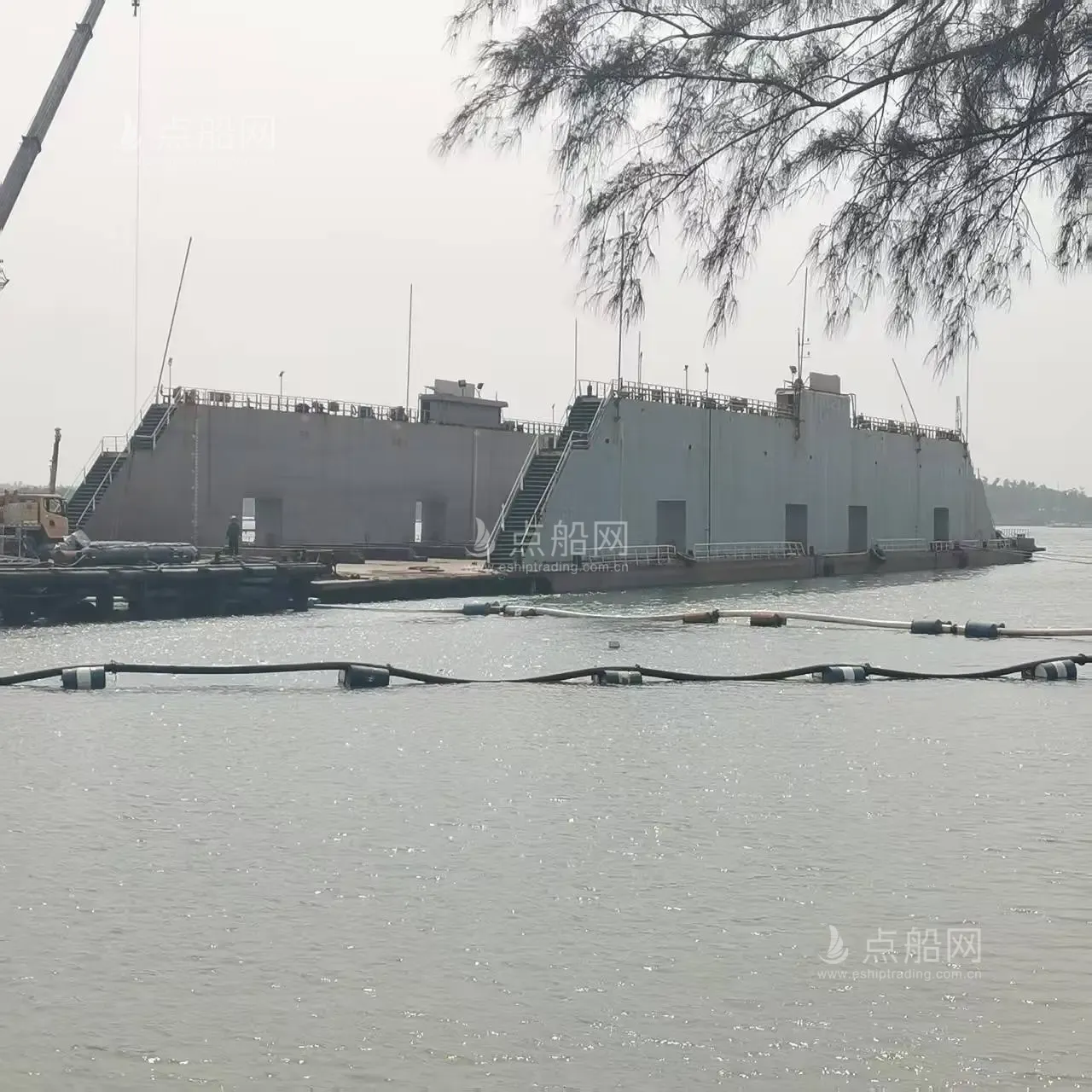 出售5500吨浮船坞