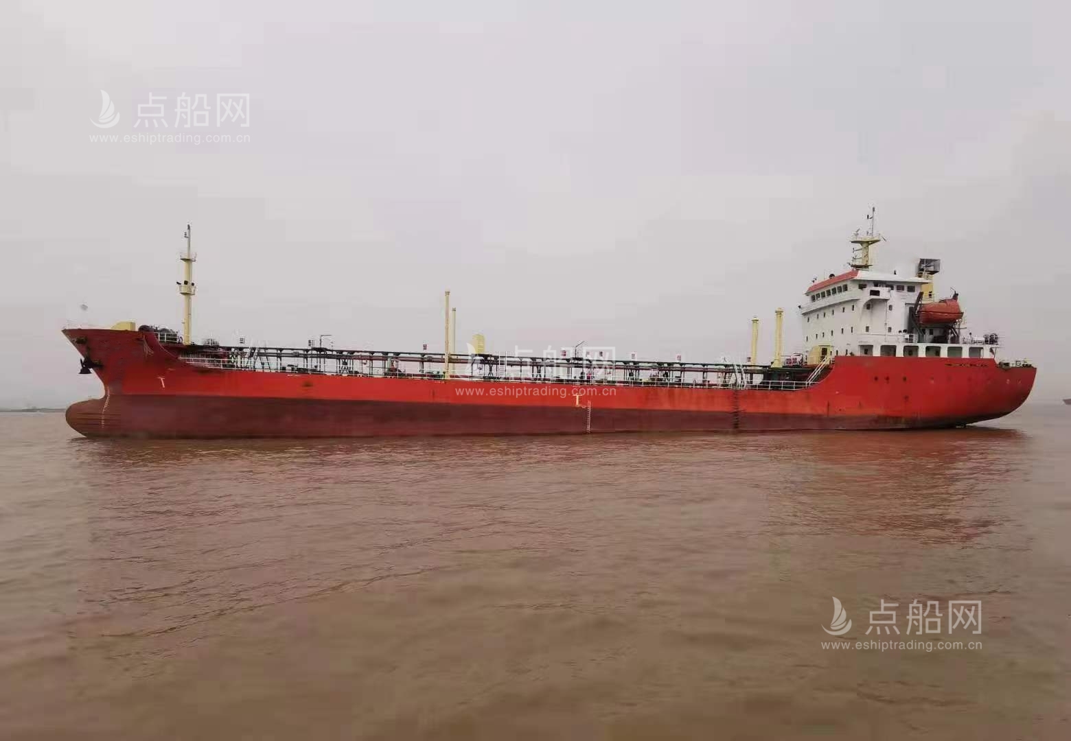 出售5609吨成品油船