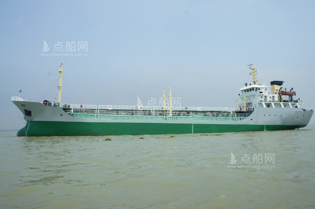 出售2666吨成品油船