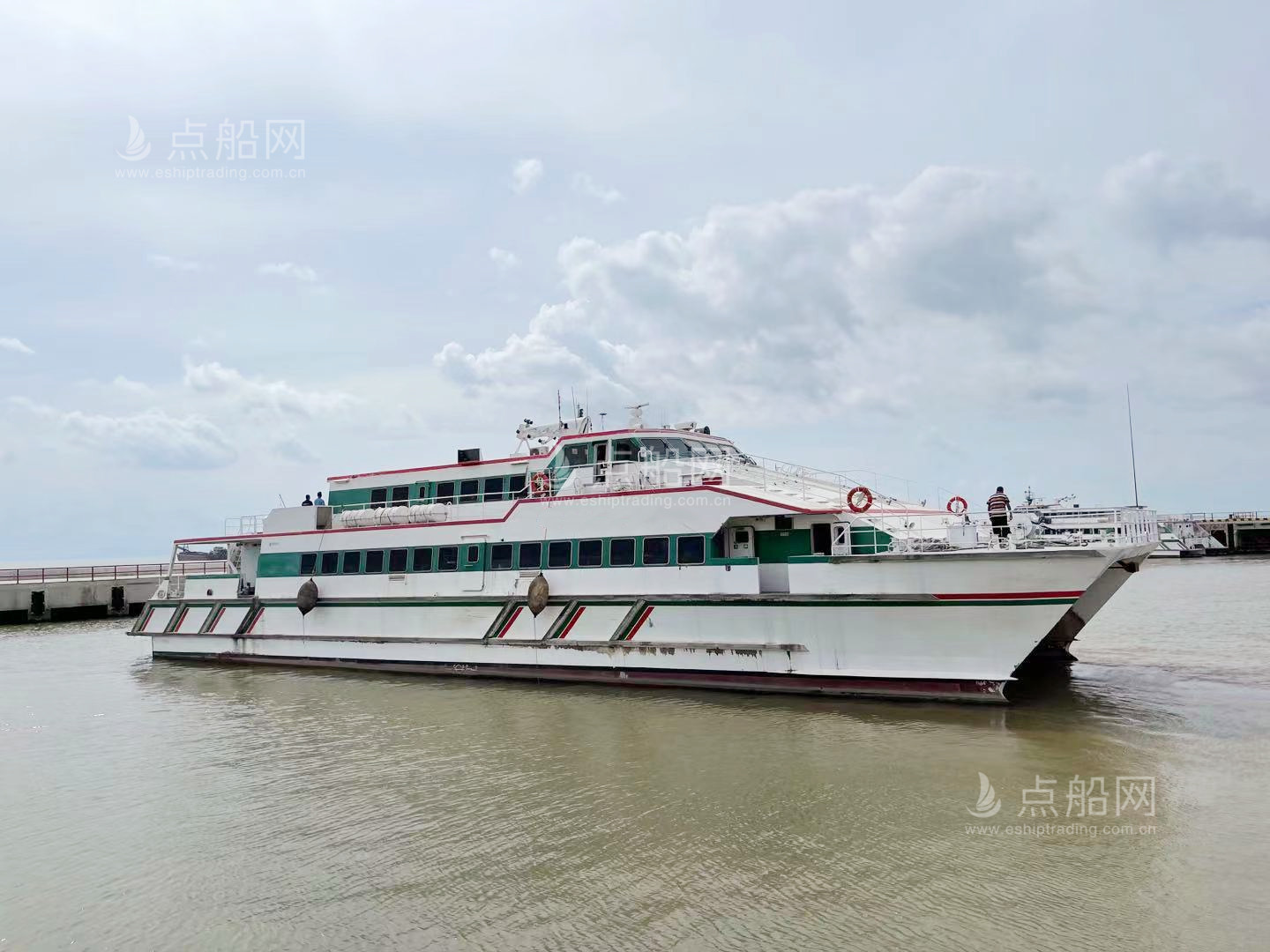 出售350人双体客船