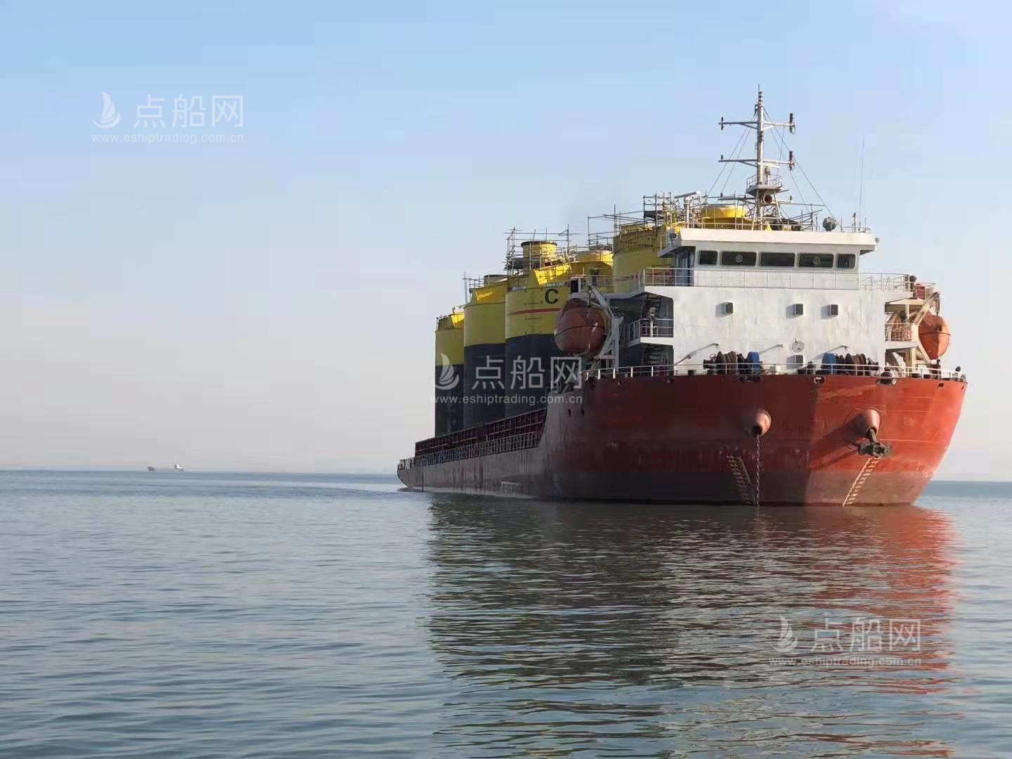 出售156箱集装箱驳