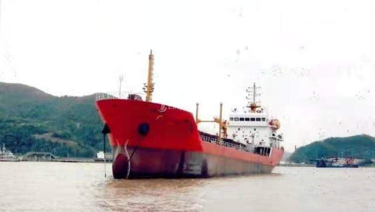 2000 T Product Oil Tanker For Sale