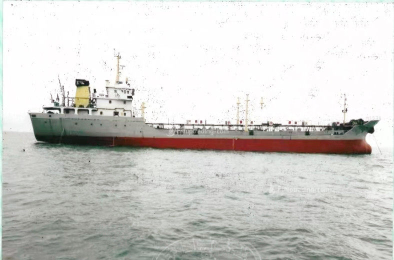 2400 T Product Oil Tanker For Sale