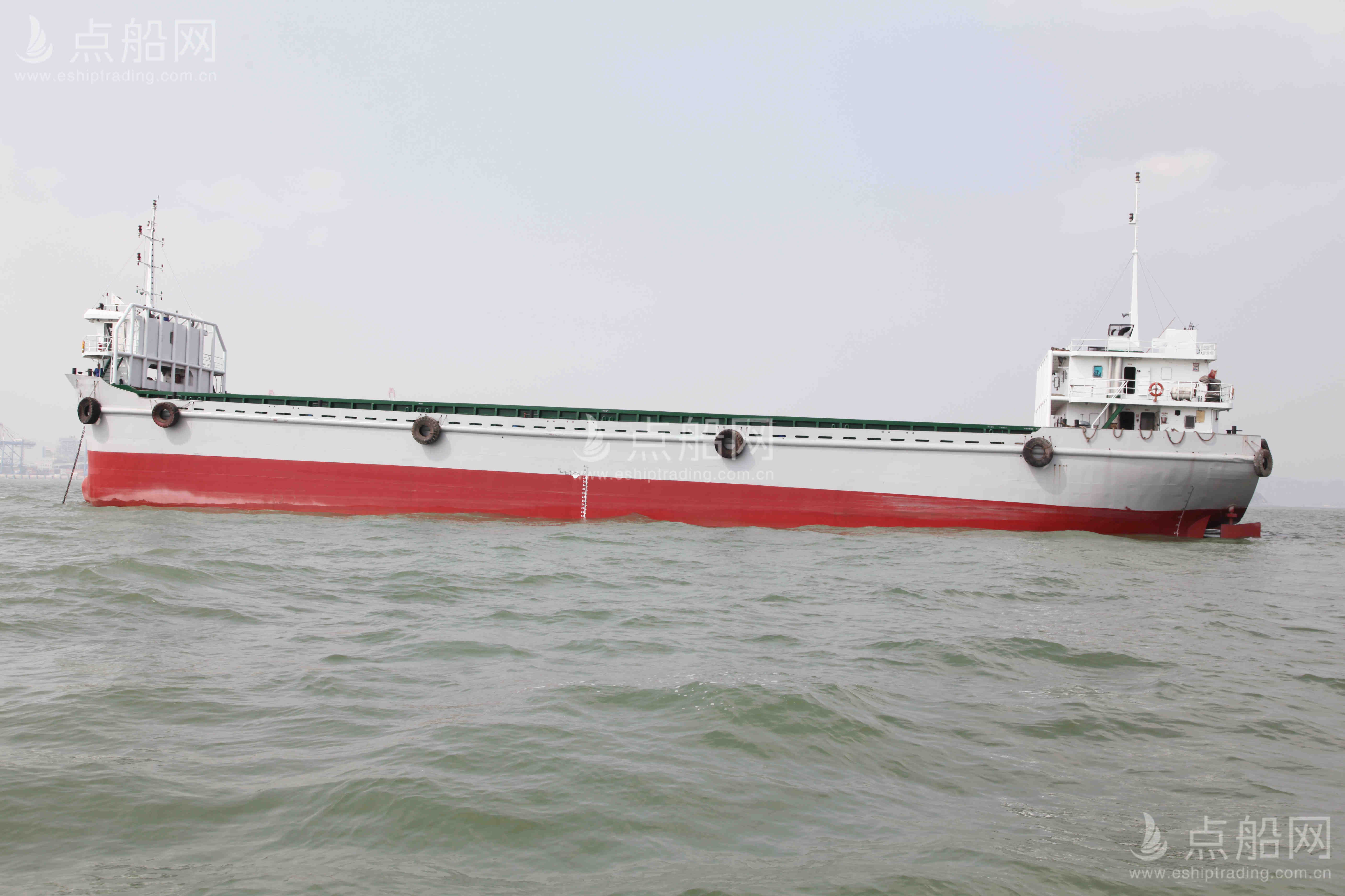 出售200箱集装箱船