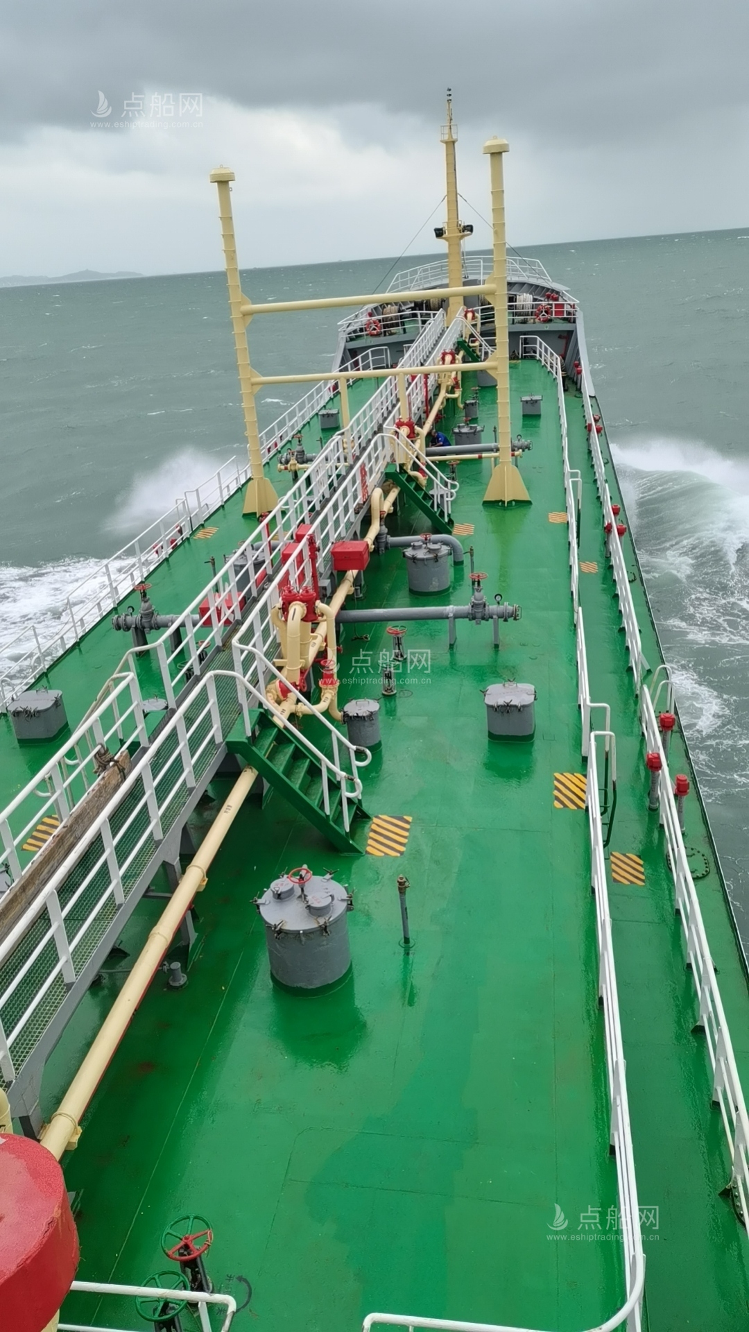 出售2498吨成品油船