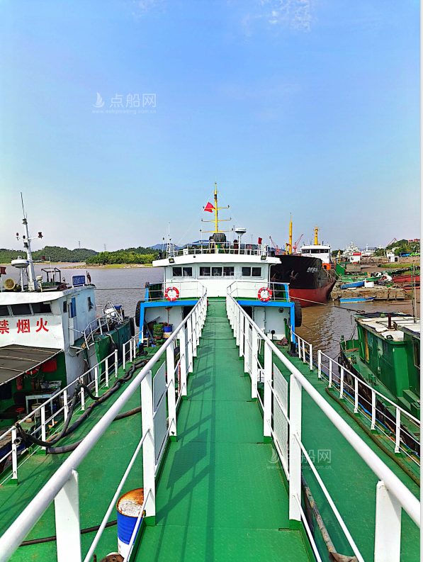 出售557吨加油船