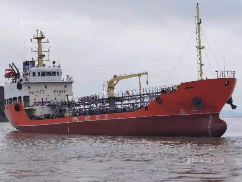 1700 T Product Oil Tanker For Sale