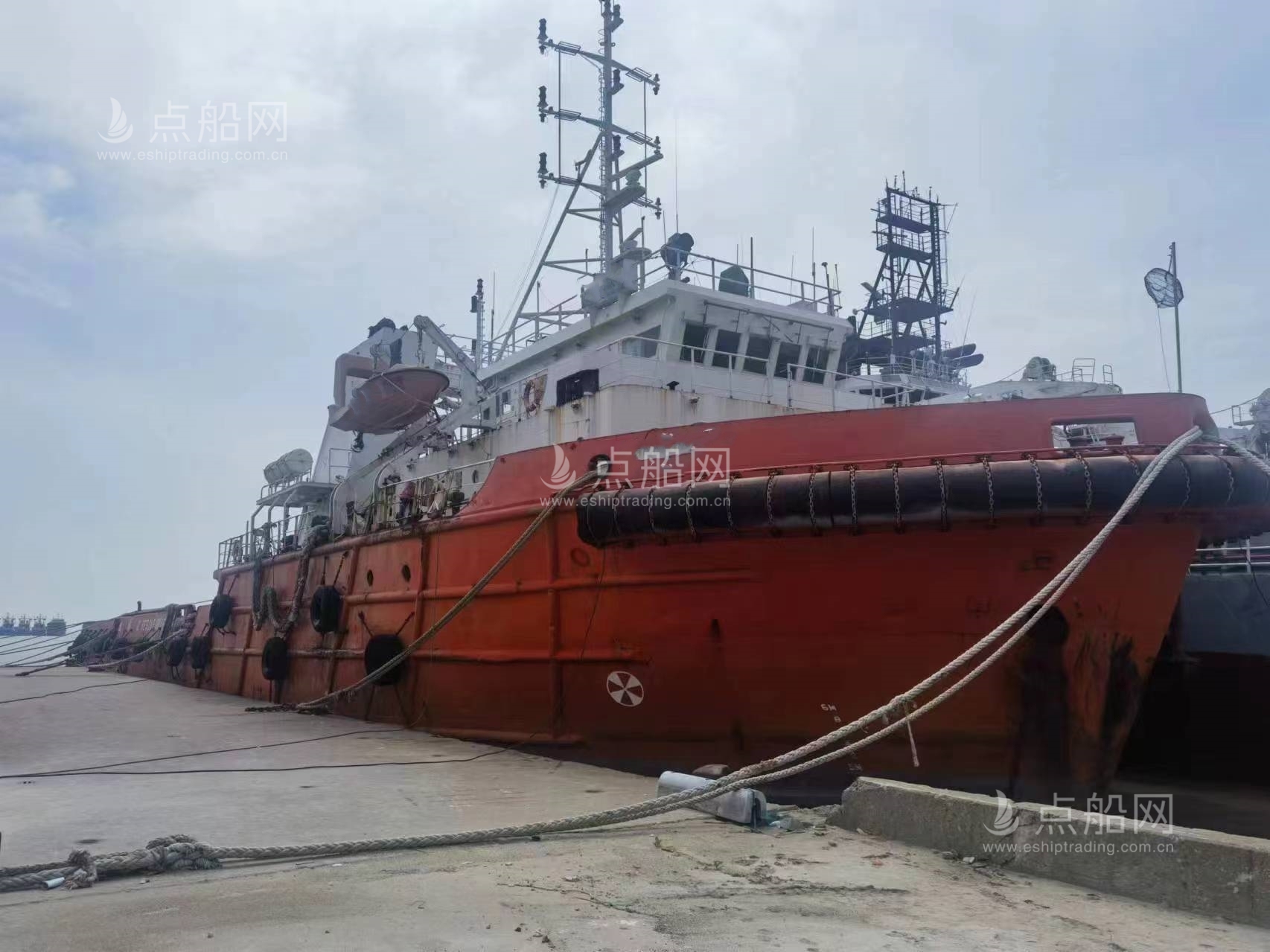 出售8100 马力三用拖轮