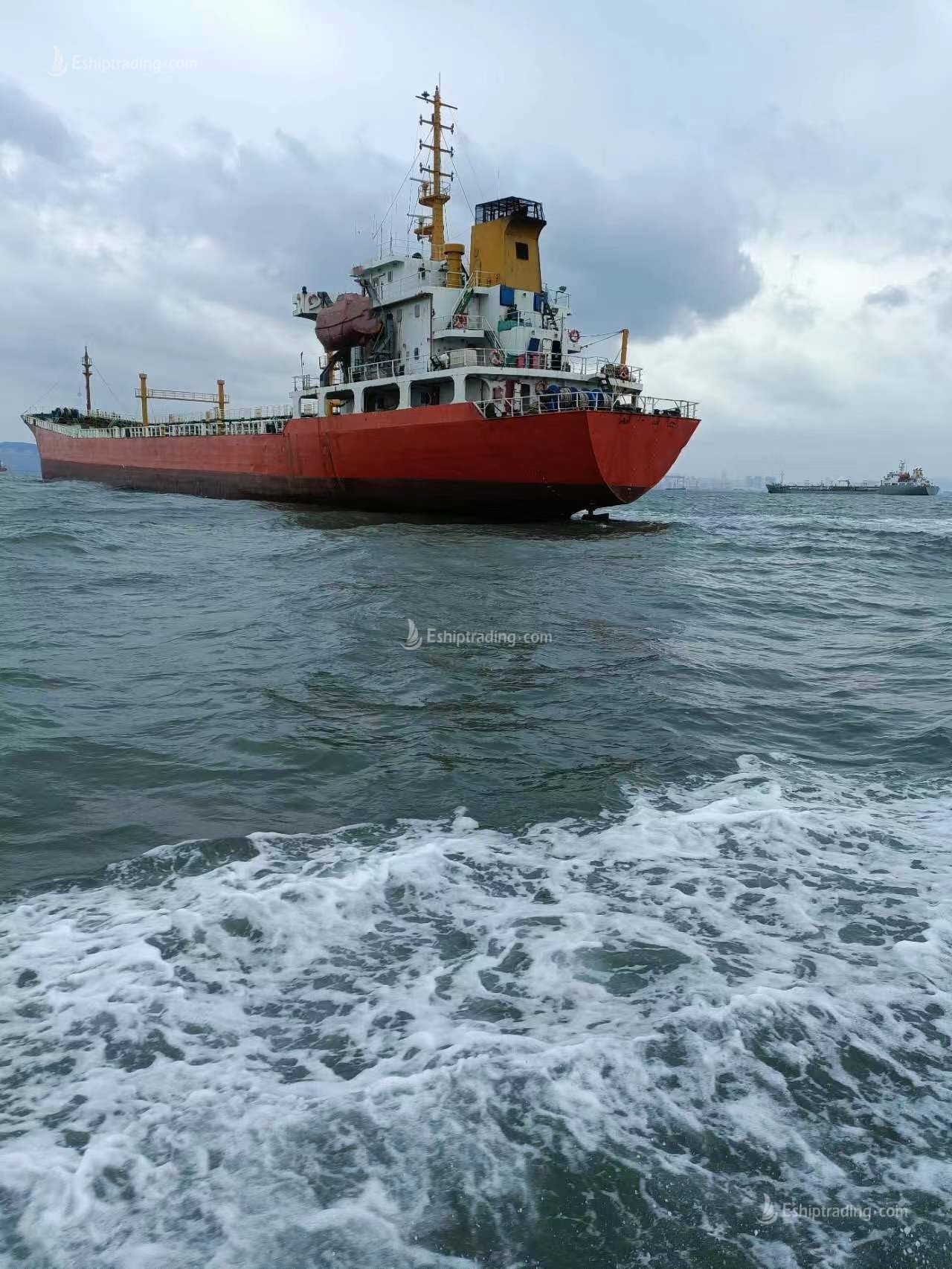 7000 T Product Oil Tanker For Sale