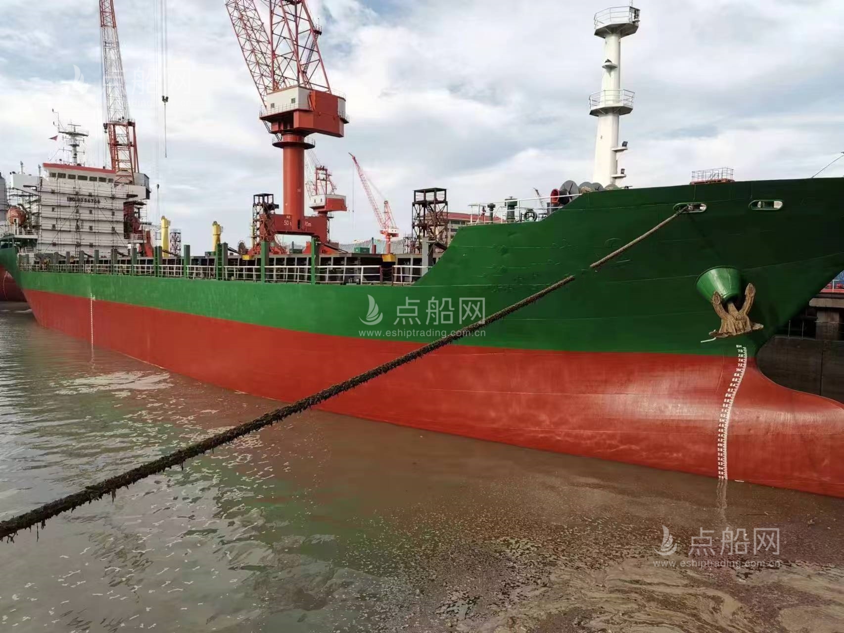 出售734箱集装箱船