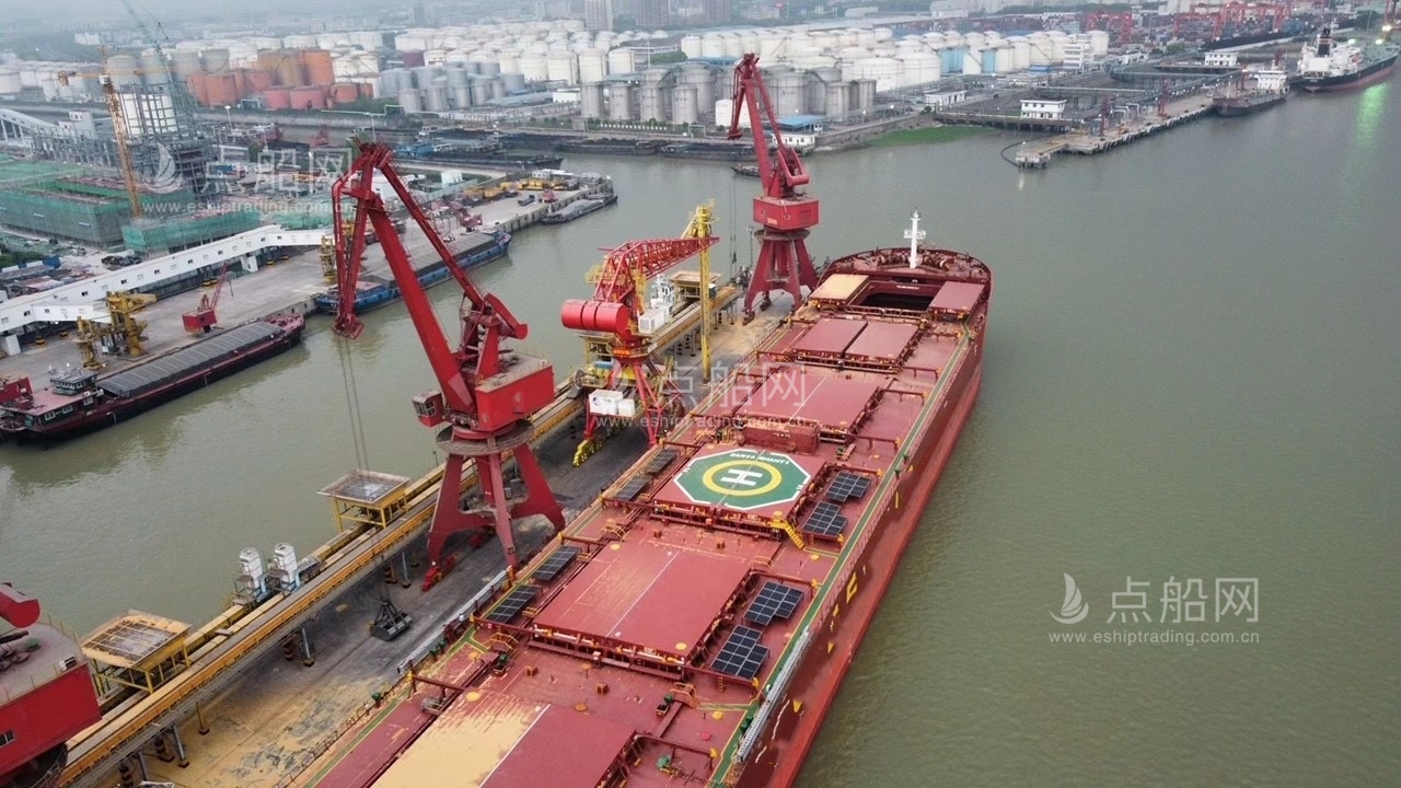 出售82000吨散货船