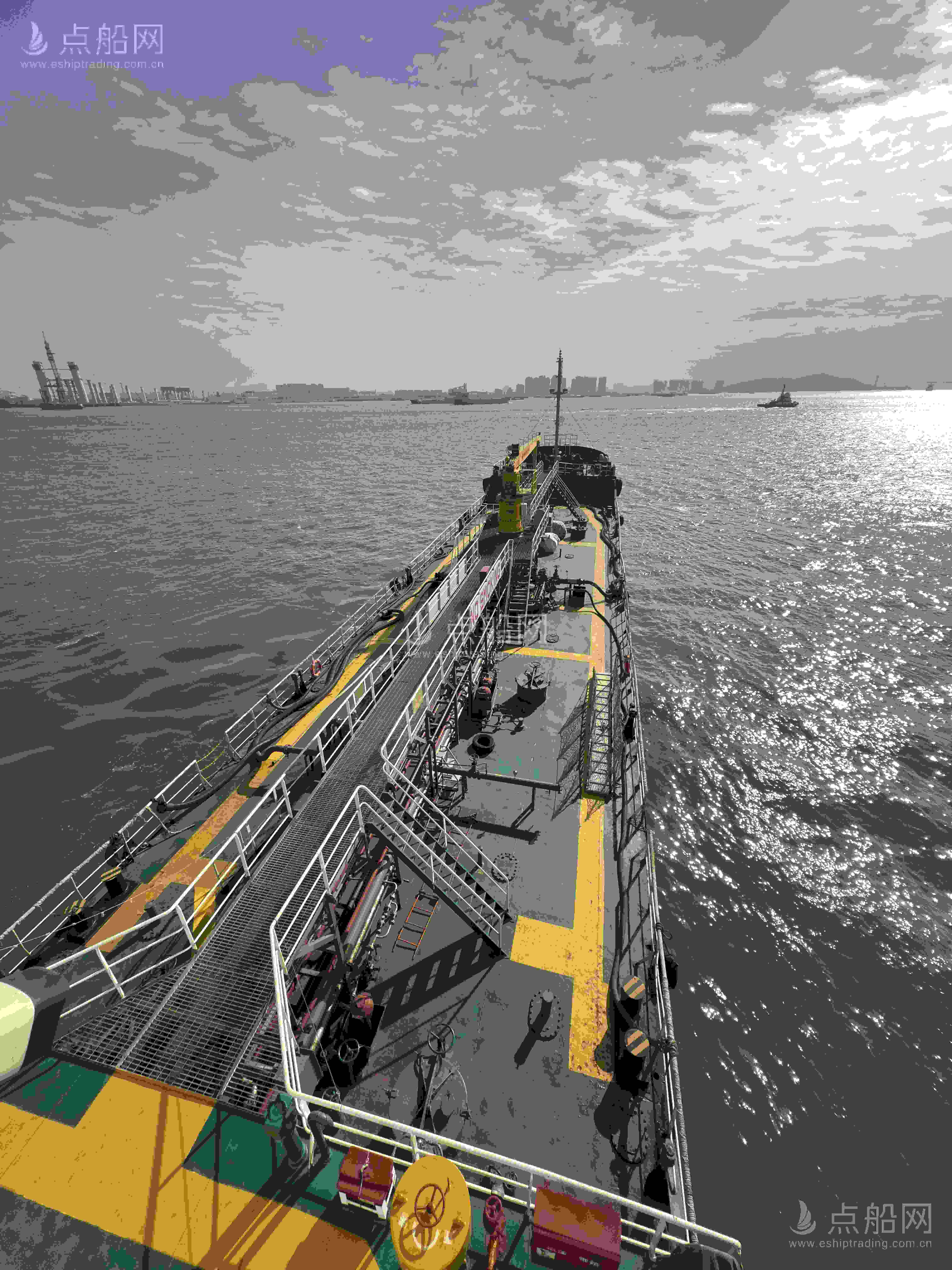 出售1700吨加油船