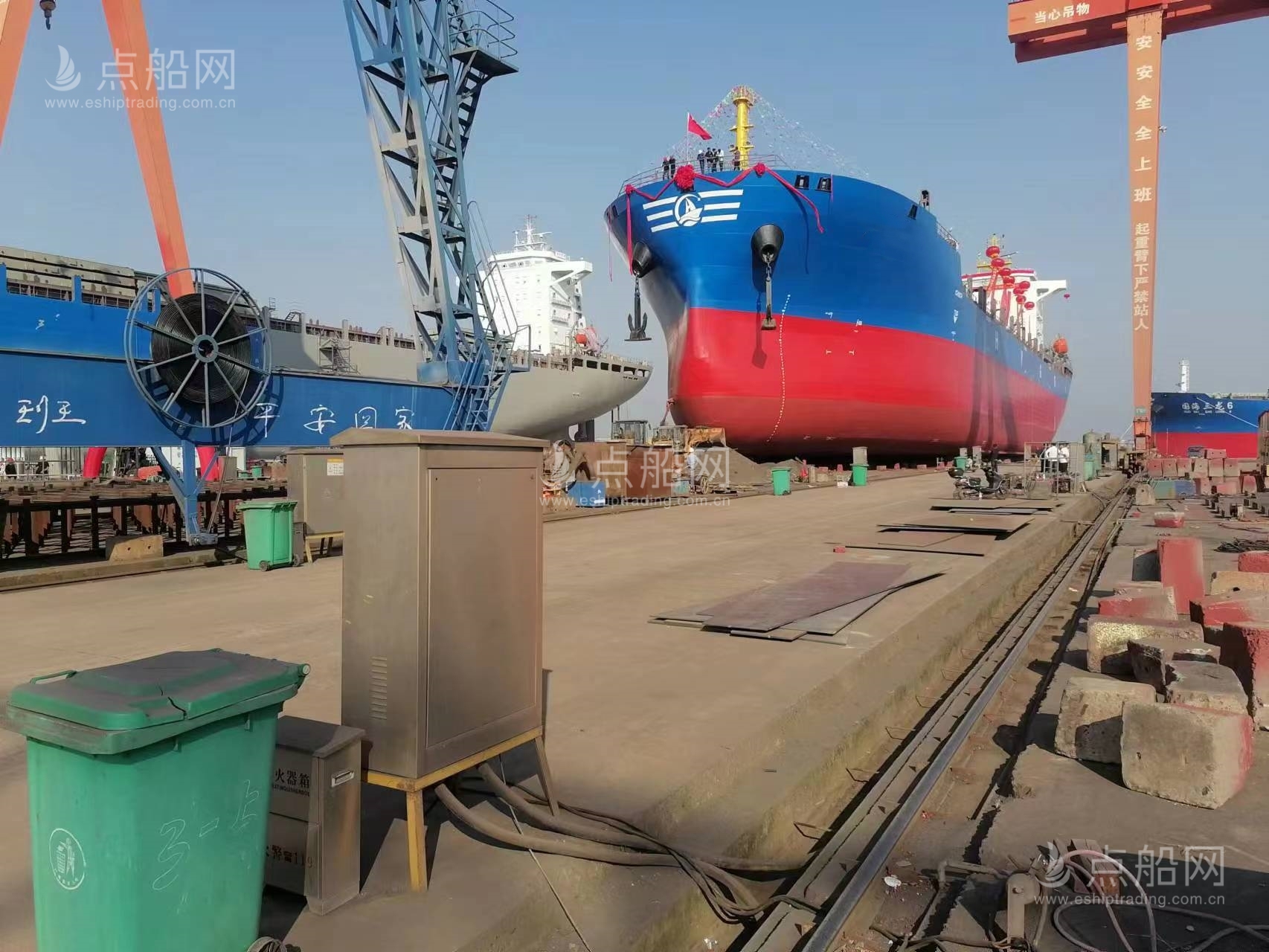 出售1354箱集装箱船