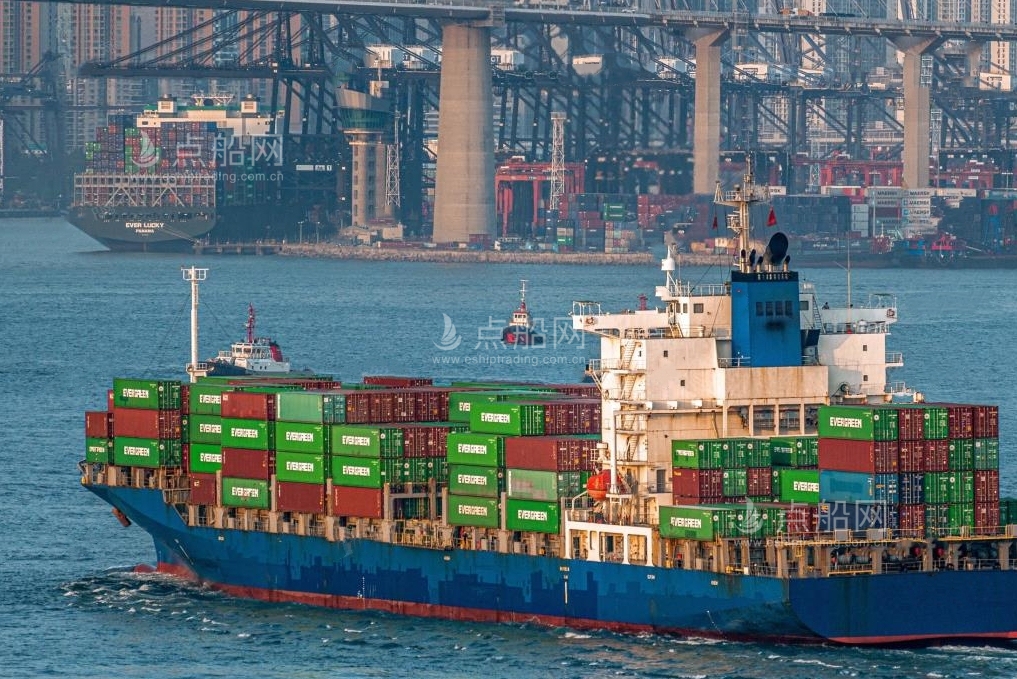 出售2553箱集装箱船