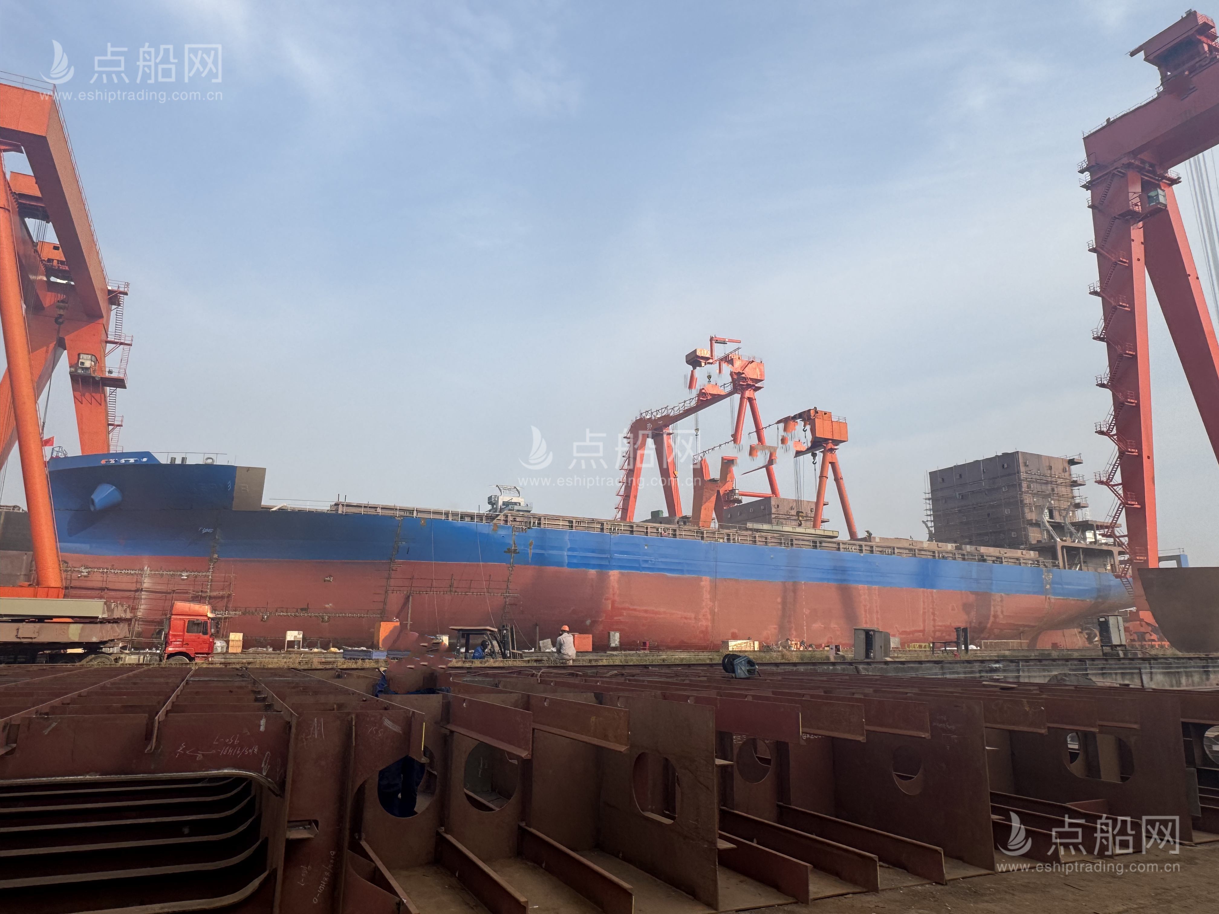 出售在建2206箱集装箱船