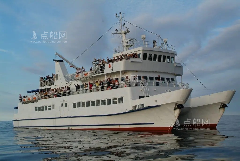 出售267人双体客船