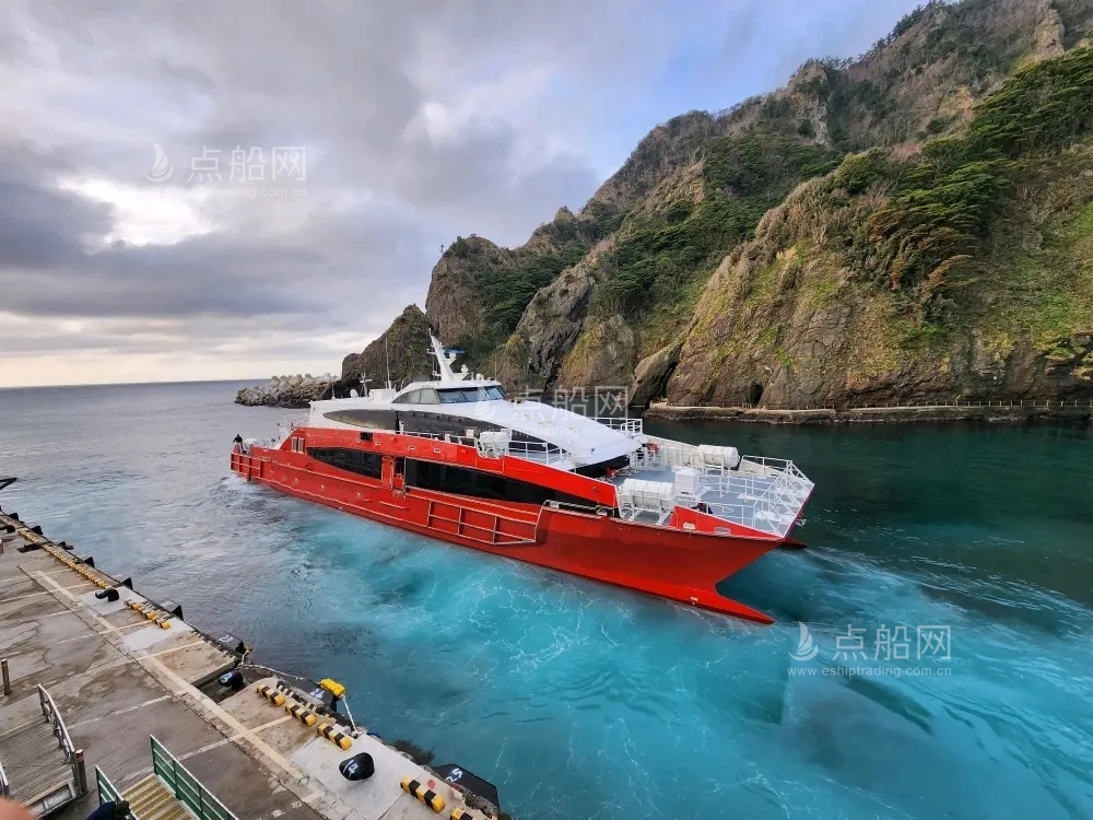 出售449人双体客船