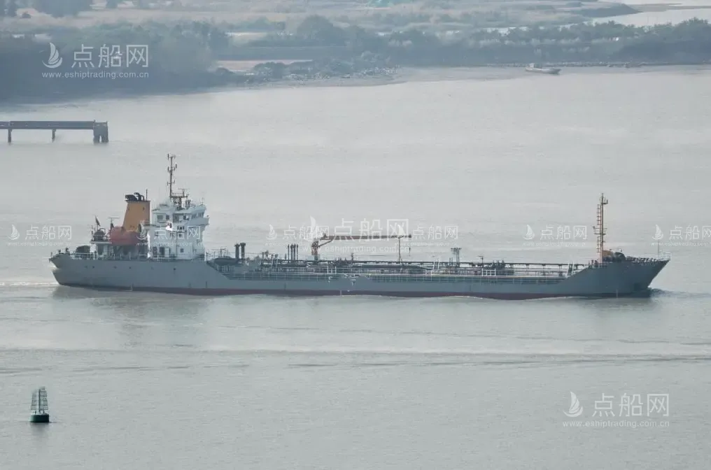 出售4500吨成品油船