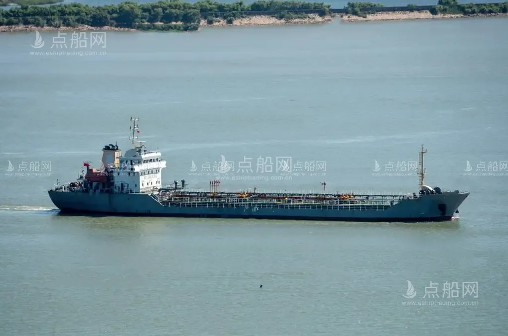 出售4500吨成品油船