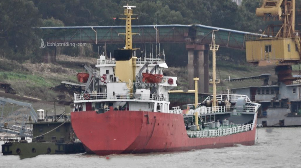 2800 T Product Oil Tanker For Sale