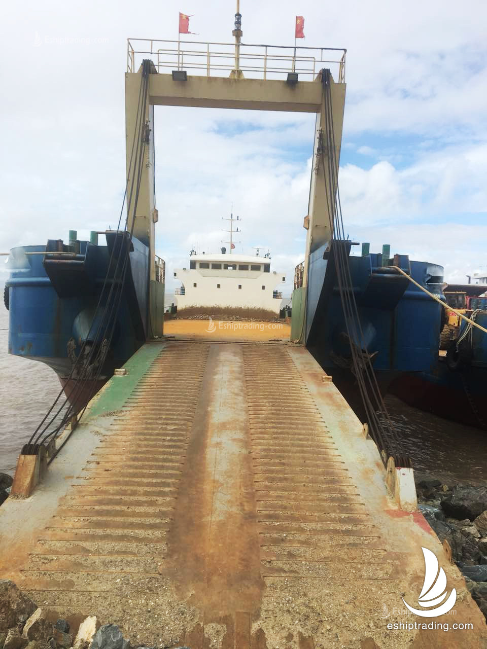 2000 T Deck Barge/LCT For Sale