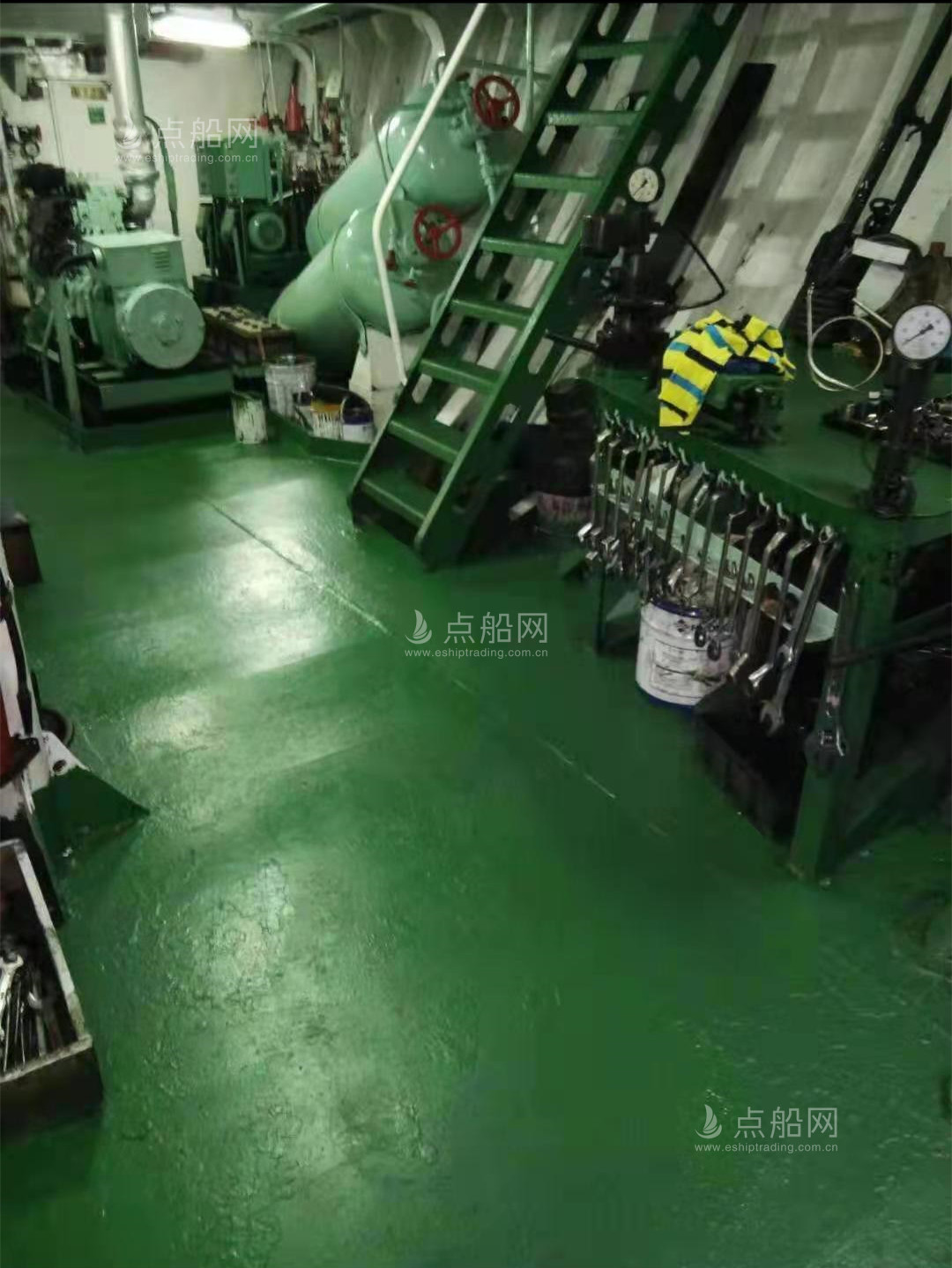 出售3333吨散货船