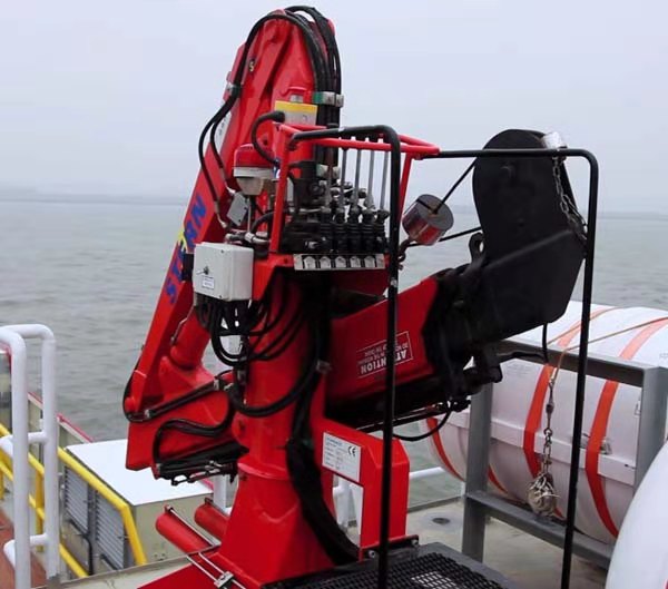 出售100人风电运维船