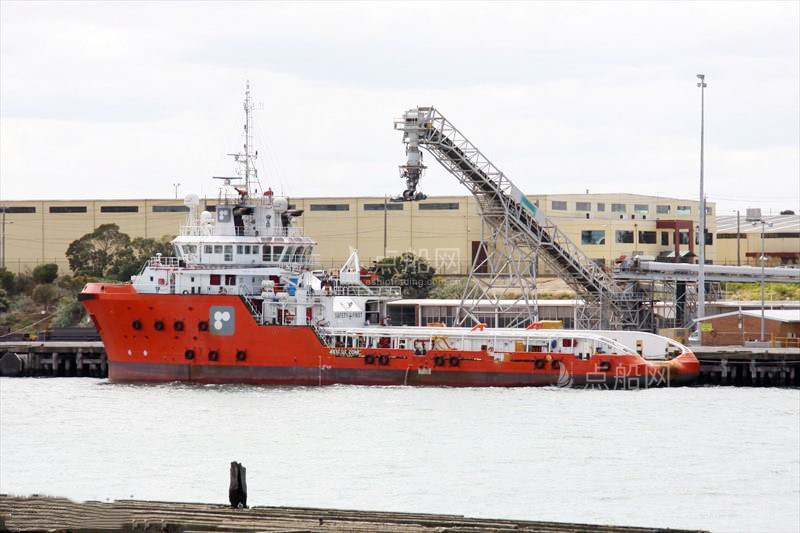 出售10880马力三用拖轮