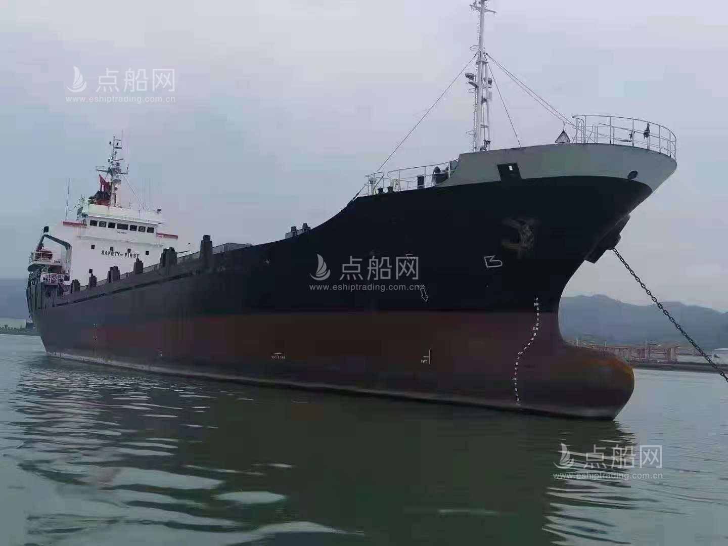 出售215箱集装箱船