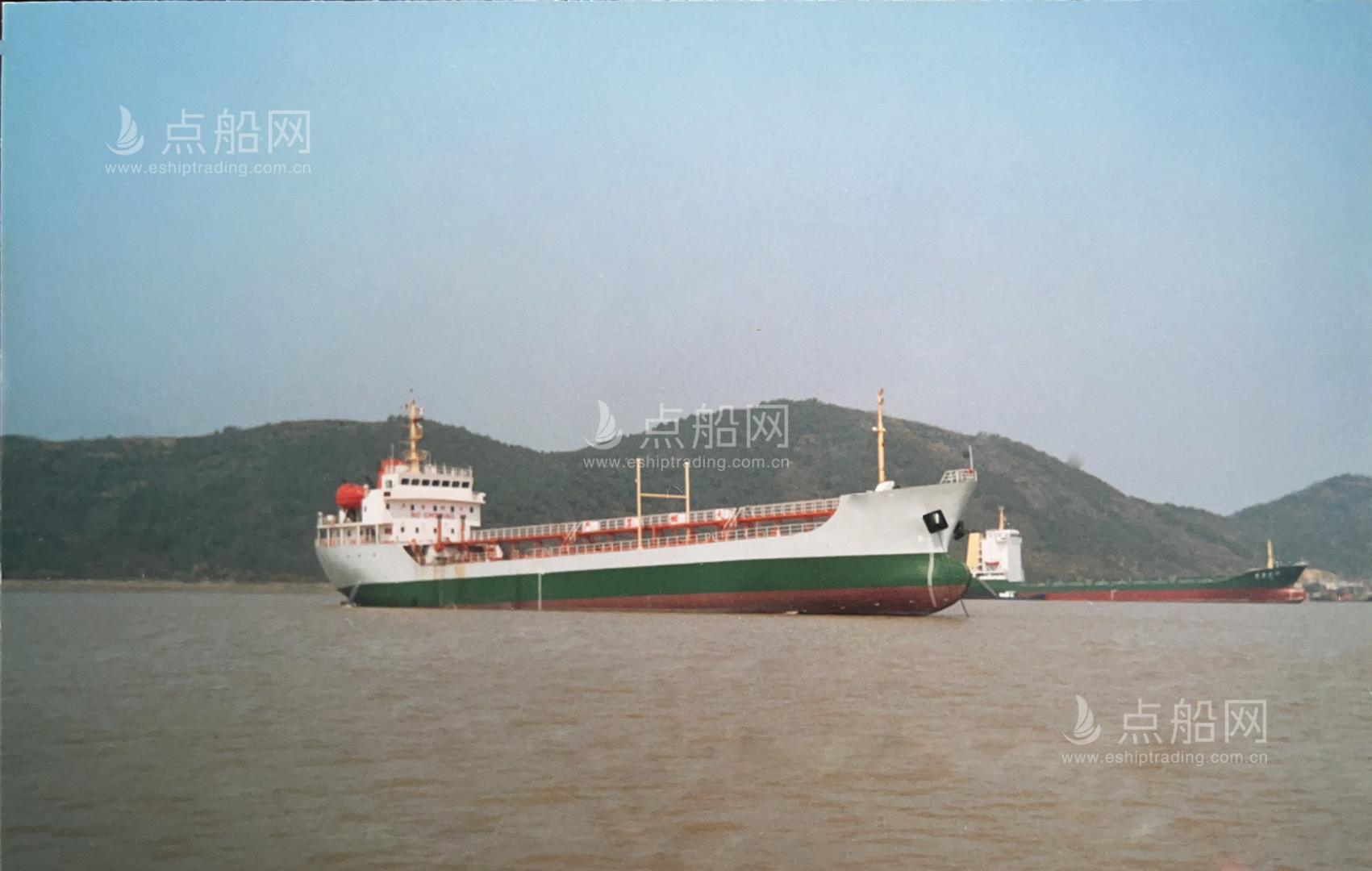 出售3664吨成品油船