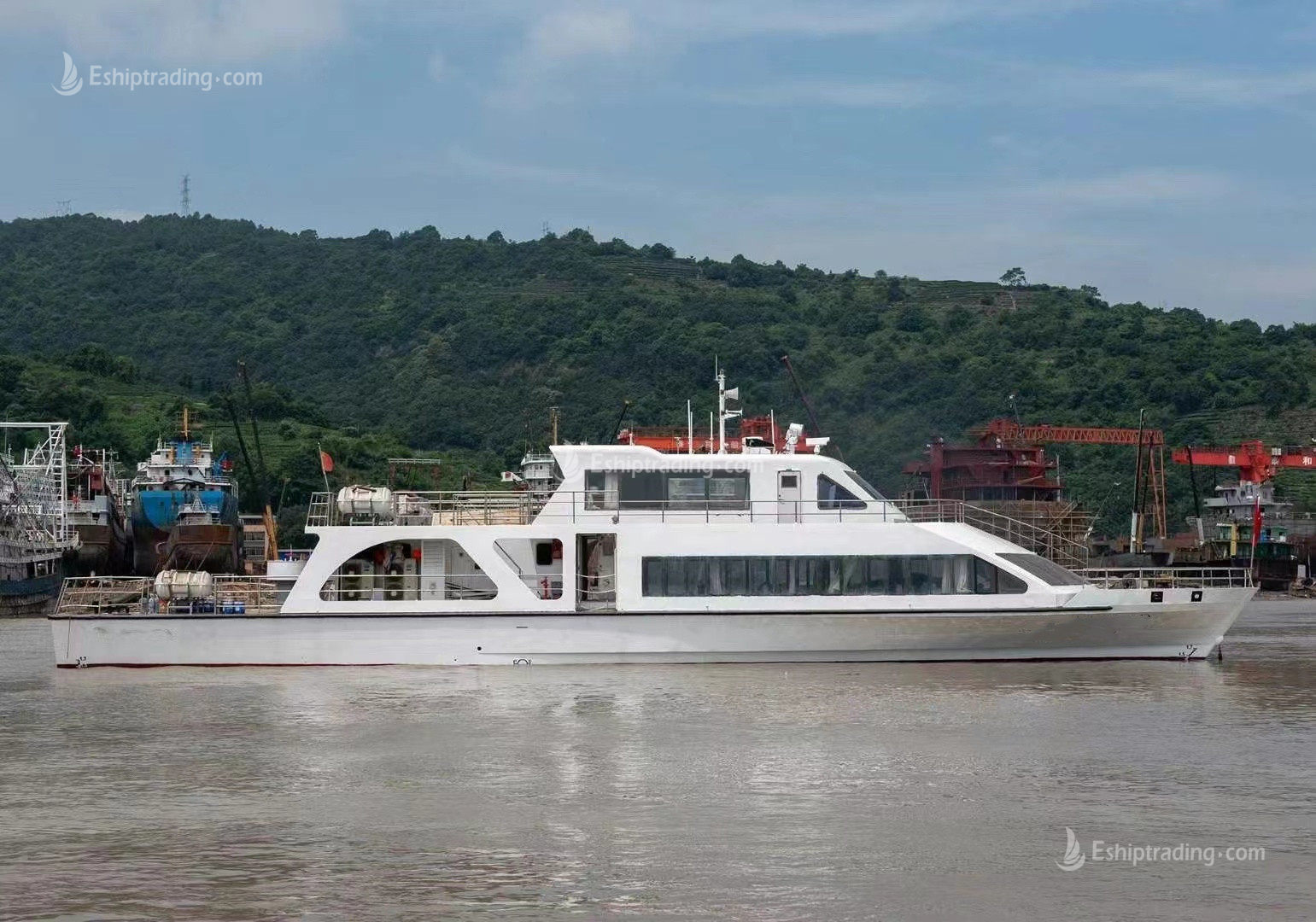 33 m Crew Boat For Sale