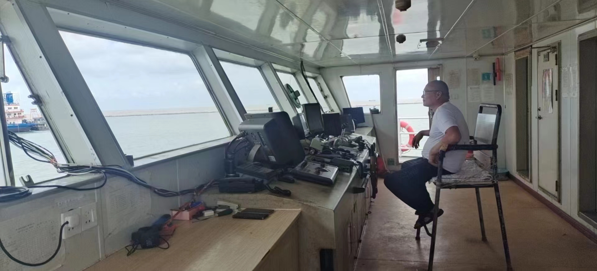 出售2730吨甲板货驳