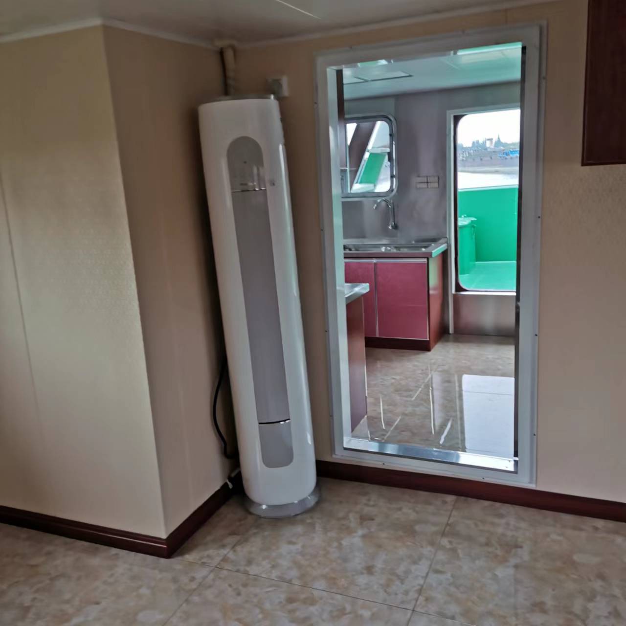 出售11人风电运维船