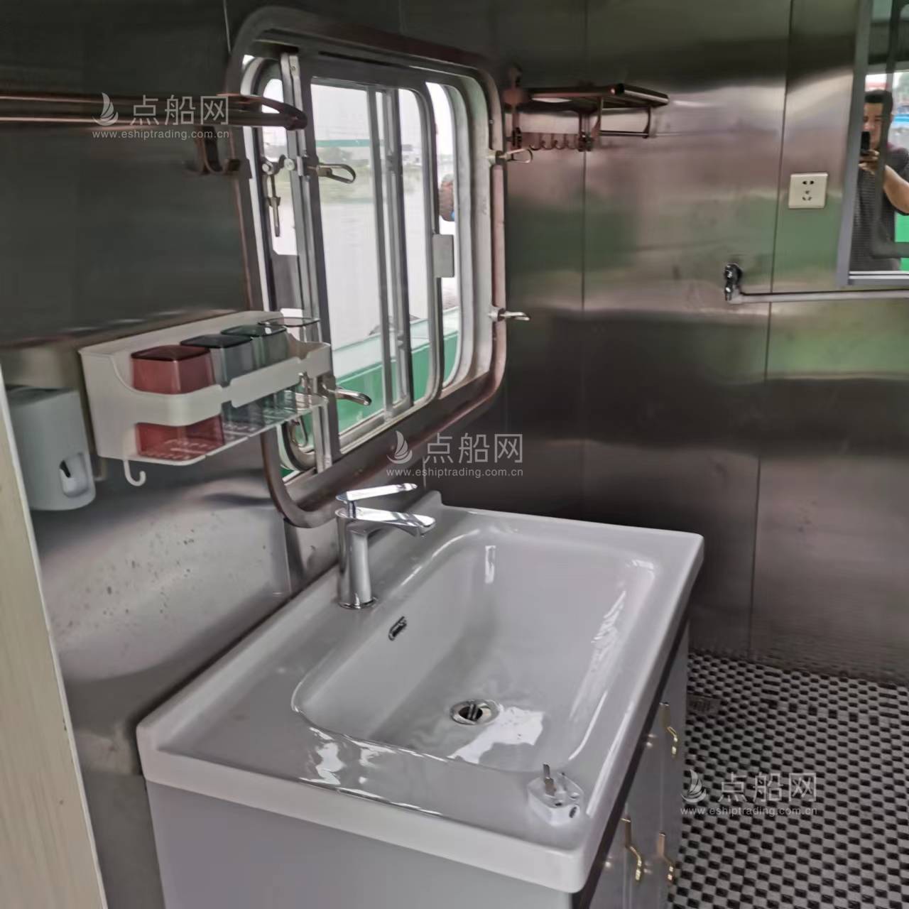出售11人风电运维船