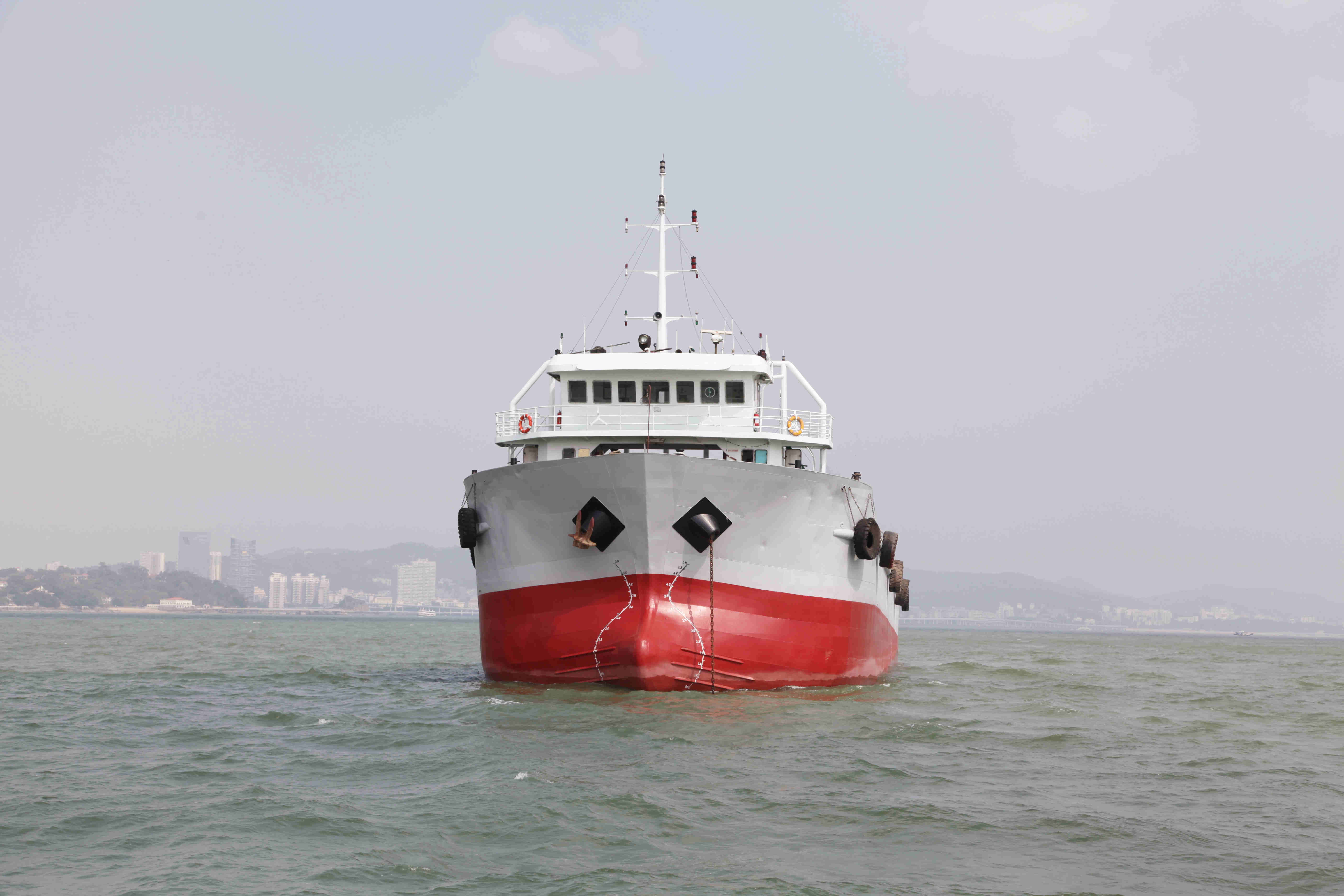 出售200箱集装箱船