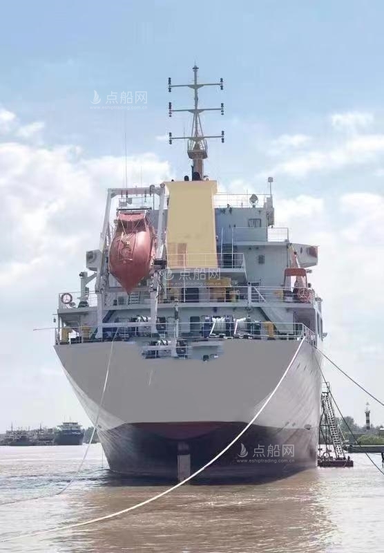 出售8192吨成品油船