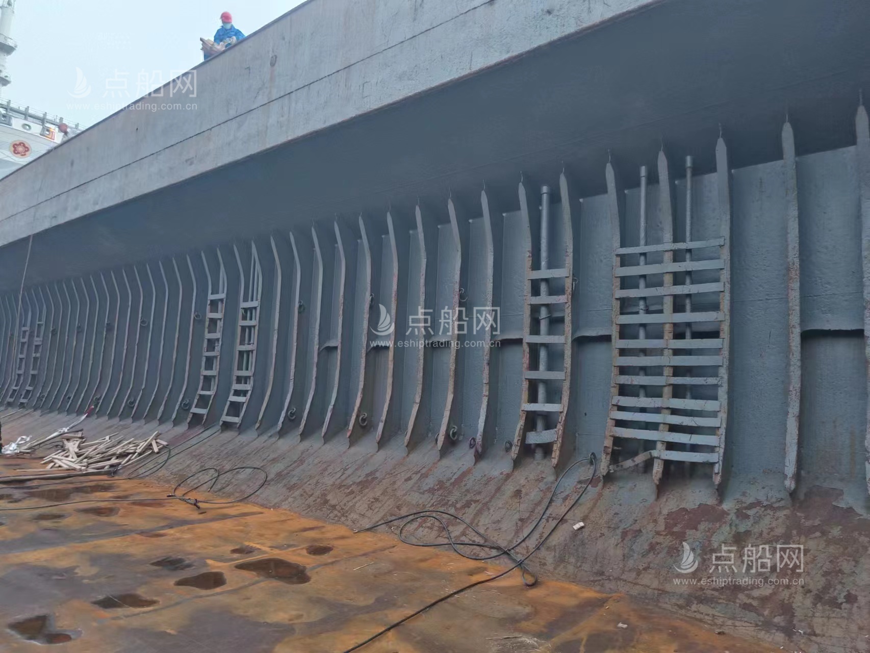 出售3000吨散货船