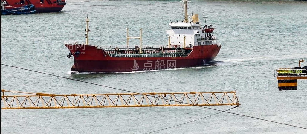 出售2468吨成品油船
